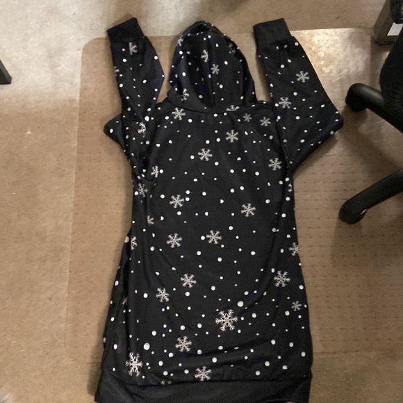 BRAND NEW NEVER WORN!  Holiday hoodie.  Thin silk like material.  Very cute!!! - Picture 5 of 6